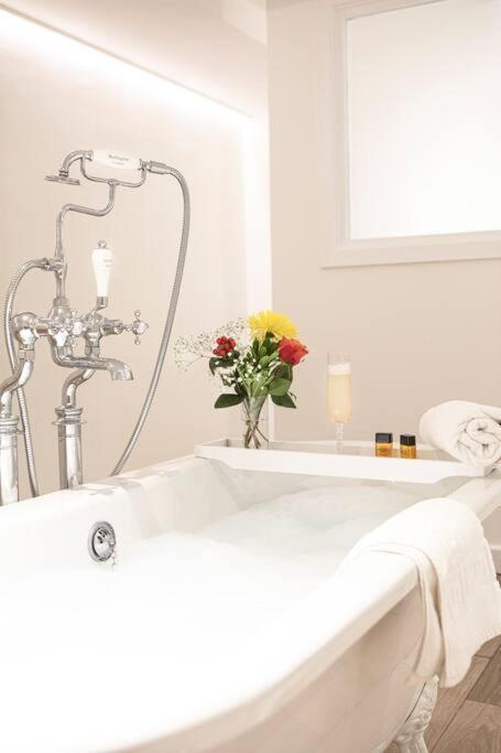 City Superhost: Luxury Deansgate Townhouse 맨체스터 외부 사진